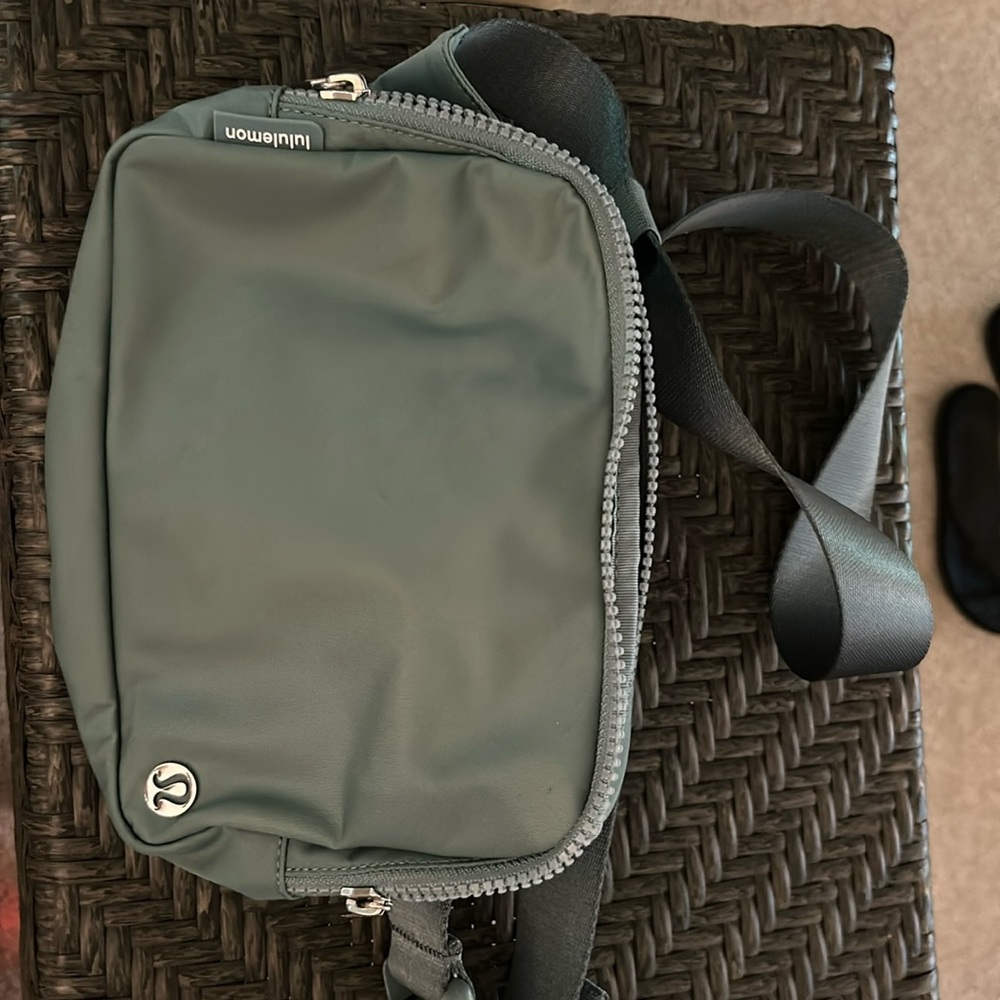 Lululemon Everywhere belt bag large 2L